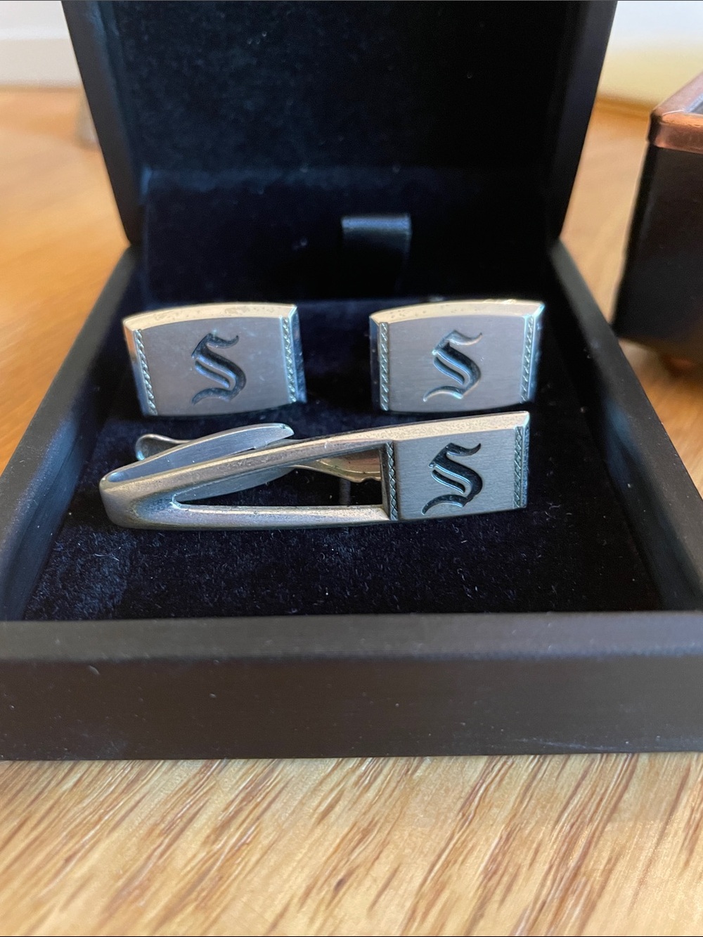 Hickok Silver 'S' Monogram Cufflinks and Tie Clip Set - Silver